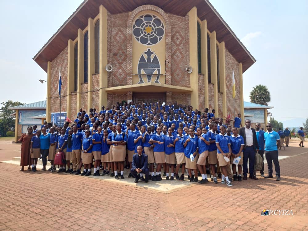 Class promenade ECOLE SAINT BERNADETTE KAMONYI